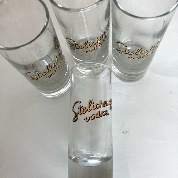 Stoli 4 Shot glasses Stoli shot glasses sets total 4 clear glass shot glasses - Picture 1 of 7